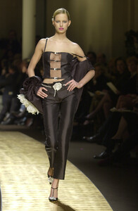 451184835_Valentino2001HauteCouture43.thumb.jpg.01468a3084709cf15ec515be0741e846.jpg