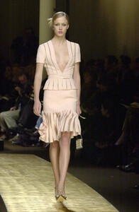 451251000_Valentino2001HauteCouture82.thumb.jpg.e8e8c9330a48f9e384237745d6d900d5.jpg
