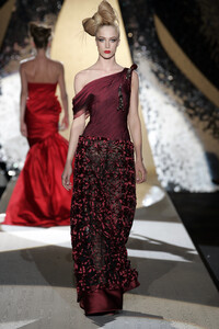 457246870_Valentino2005HauteCouture70.thumb.jpg.f609581e49ea32e57cdb551e3ffd73b1.jpg