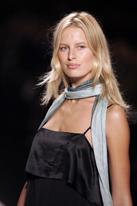 483035774_Chloe2005WomenRTW27.thumb.jpg.7914ecbaaef6982a37ff8c980f495bb0.jpg