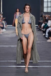 497424554_VivienneRohnerforMissoniSpring2022RTWMFW02.thumb.jpg.d2443cc2d7b4c6703876132d5ee2cf1c.jpg