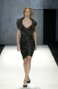 518327420_DonnaKaran2001WomenRTW8.thumb.jpg.17c69c53879bc998b2deb14e5a611505.jpg