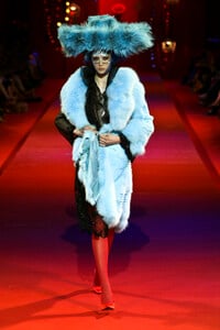 544005552_ChristianLacroix2002HauteCouture74.thumb.jpg.91985fc1c815192358b1fd20b1eeaa97.jpg