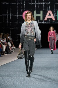 Sara Dahl Chanel Fall 2022 RTW PFW 1.jpg