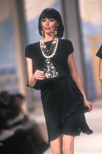 586164020_Valentino1990HauteCouture112.thumb.jpg.7c7a393e849e2288903c6c1b40070939.jpg