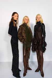 590206883_Givenchy20Fall202220Backstage20by20STYLEDUMONDE0K3A9403FullRes.thumb.webp.f8ea53255cc6a8b2073f6f4f77aa25ae.webp