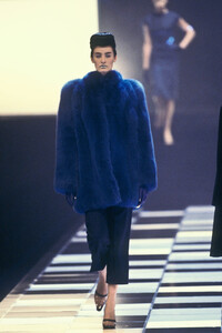 596153359_Givenchy1998WomenRTW68.thumb.jpg.b9a9c21510363617b15ee979bced85c3.jpg