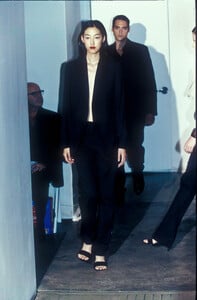 59829934_HelmutLang2000WomenRTW26.thumb.jpg.bb42fd99a941f6090ed62ccfbb53f963.jpg