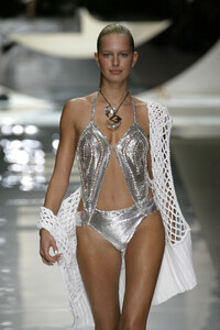 601290891_PacoRabanne2004WomenRTW80.thumb.jpg.93dbb3e60cf3b40405f6094eb674cfe9.jpg