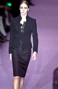 614582926_YvesSaintLaurent2001WomenRTW17.thumb.jpg.124b16c878663e2341965cbb7da50fdb.jpg