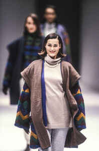 618644624_MissoniFall19901.thumb.jpg.6d53e735e8092f3f33eb34bfb0f8ea7c.jpg