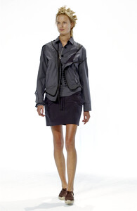 637060803_HusseinChalayan2002WomenRTW35.thumb.jpg.0de4895a5860e9fa53ebb4359bbcb98f.jpg