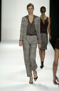 638842221_RalphLauren2001WomenRTW87.thumb.jpg.01ce48d9f1dac62d3a382fdd97058195.jpg