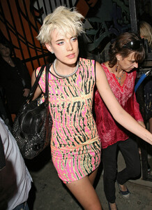 64172-agyness-deyn-1-122-522lo.jpg