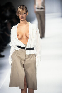 646891870_MaxMara2001WomenRTW2.thumb.jpg.0e9c424f38c6ffd844c54a290985822b.jpg