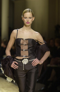 647694379_Valentino2001HauteCouture44.thumb.jpg.844f8e8856afceb1f95b4cb2cffb81c7.jpg