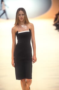 659101651_PacoRabanne2002WomenRTW5.thumb.jpg.fca3653bb24eed5c0c83813f87daee59.jpg