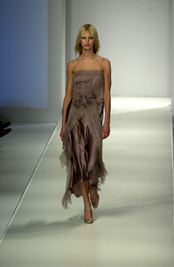 660461667_MaxMara2001WomenRTWFW8.thumb.jpg.d9dfed0f9308a27b27d2f2b6f725664c.jpg