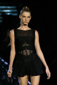 662086993_DolceGabbana2007WomenRTW82.thumb.jpg.f4e64e4e731452a194fe007d8758d0dd.jpg