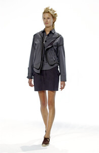 662966572_HusseinChalayan2002WomenRTW36.thumb.jpg.86c8024dd07a9d10181de914e6331131.jpg