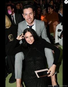 6912919-adriana-lima-enceinte-et-son-compagnon-vertical_diaporama-1.jpg