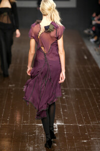 692932106_AlbertaFerretti2002WomenRTW24.thumb.jpg.bf51edf86df8ae168eac0bf3fc0cc6ca.jpg