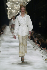 693676466_DriesVanNoten2005WomenRTW22.thumb.jpg.b7cd3d27d6d5e647186a8a6dc142a889.jpg