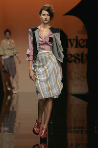 722650577_VivienneWestwood2006WomenRTW51.thumb.jpg.d94d819c623a48c072e4b7a9c7e231e2.jpg