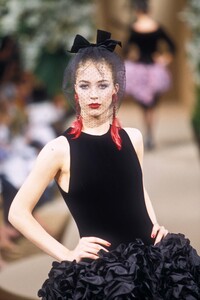 726367348_YvesSaintLaurent2000HauteCouture94.thumb.jpg.7b5661f6f32ae8265568b02ab7cfc11d.jpg