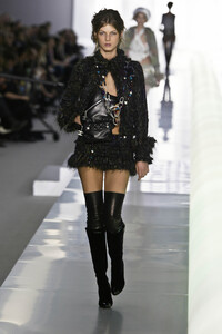 753534120_Chanel2003WomenRTW78.thumb.jpg.a7203f50848d62c6b3dd40dc2c416cb4.jpg