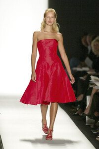 7556979_CarolinaHerrera2005WomenRTW42.thumb.jpg.3e374023d281dbd2f4c2f5419cc658a7.jpg