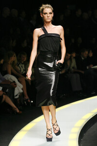 756184278_Versace2008WomenRTW108.thumb.jpg.e1fc9d476353cc0c551c453e3398fe19.jpg