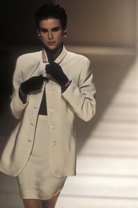 756283913_GiorgioArmani1991WomenRTW22.thumb.jpg.ea9ecfde4fe4745773e491a9729d6178.jpg