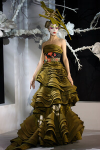 790557335_ChristianDior2007HauteCouture129.thumb.jpg.b3f2f109279a1e140a16e2d9fe0944d9.jpg