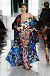 813722129_EmanuelUngaro2003HauteCouture209.thumb.jpg.0abbce938b99016cdada324e715df99f.jpg