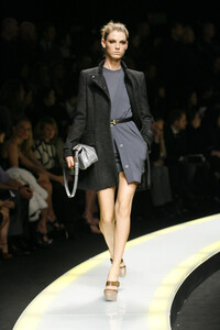 816586290_Versace2008WomenRTW16.thumb.jpg.a6de9aa7999d75ef34b52b830fbfafa3.jpg