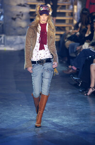 851573974_Dsquared22004WomenRTW61.thumb.jpg.3069a8c378553527d42a436900508ed6.jpg