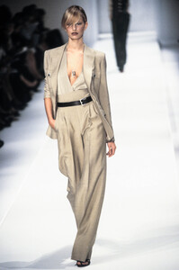873290494_MaxMara2001WomenRTW39.thumb.jpg.8fd6f0049a3333303ff468b5194fba2d.jpg