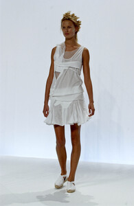 88300462_HusseinChalayan2002WomenRTW57.thumb.jpg.b81623947c0c29160bacc655d690a9fd.jpg