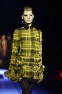 90292693_MartineSitbon2003WomenRTW27.thumb.jpg.8a380f93263b877898936b095ea4a082.jpg