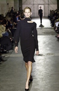 916177224_Lanvin2001WomenRTW66.thumb.jpg.d107fba4ed7988b421b05252aa6d44a1.jpg