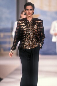 917319774_Valentino1990HauteCouture130.thumb.jpg.0e101ef23fc5d7fbb7e147c48a6daa8a.jpg