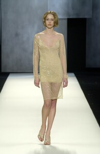 917812543_DonnaKaran2001WomenRTW103.thumb.jpg.68e147f30a97d40ff0a91e2da5dc6e21.jpg