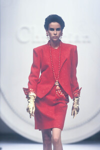 932011542_ChristianDior1991HauteCouture8.thumb.jpg.f4abc94f9b22230d11699d67a1655bdd.jpg