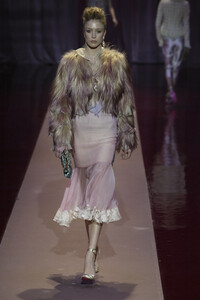 934362597_EmanuelUngaro2004WomenRTW19.thumb.jpg.589a3a3d4b1871c74f1b90b2c23309e5.jpg