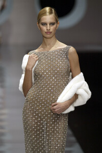 962479186_PacoRabanne2004WomenRTW74.thumb.jpg.7711ba0b3adc4c7f1af876dd13ce14dd.jpg