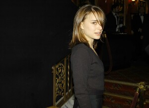 97476_NataliePortman324_123_710lo.jpg