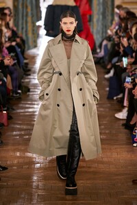 Lea Julian Sacai Fall 2022 RTW PFW 1.jpg