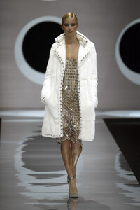 98417848_PacoRabanne2004WomenRTW3.thumb.jpg.82d5f17e77d35e5cd7c1a6326b3bae1a.jpg