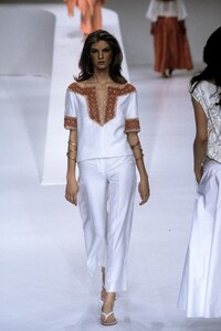 984753342_Valentino1999WomenRTW62.thumb.jpg.0010fa5b157fd78a6096c61b68add44e.jpg